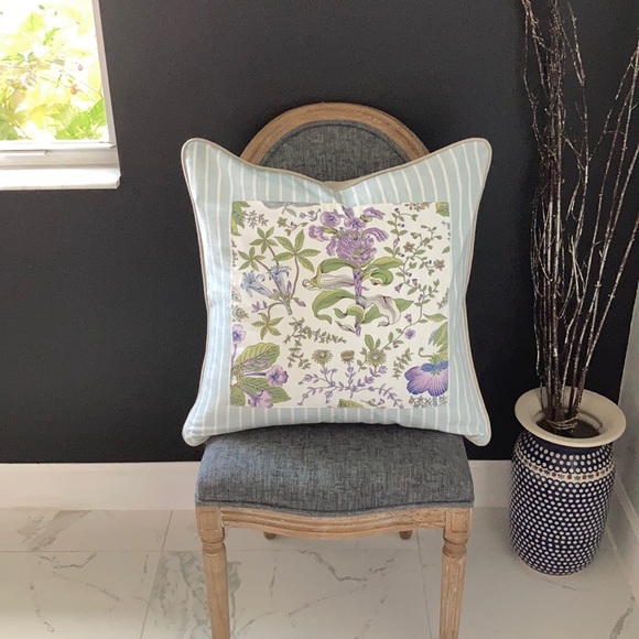 Luxury Pillows ❤️❤️❤️ and Accessories - Picture 9 of 14